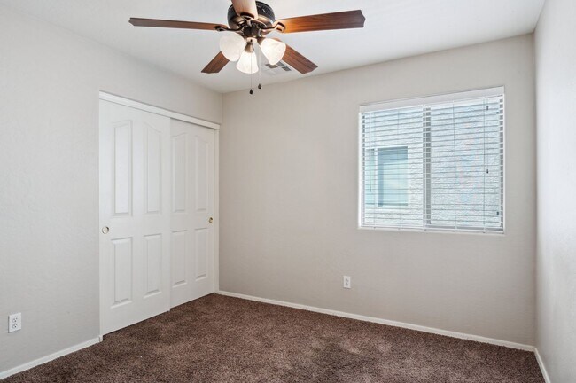 Building Photo - 2711 W Jasper Butte Dr
