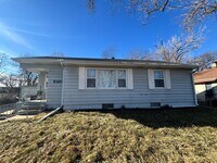 Building Photo - Home For Rent Bellevue.