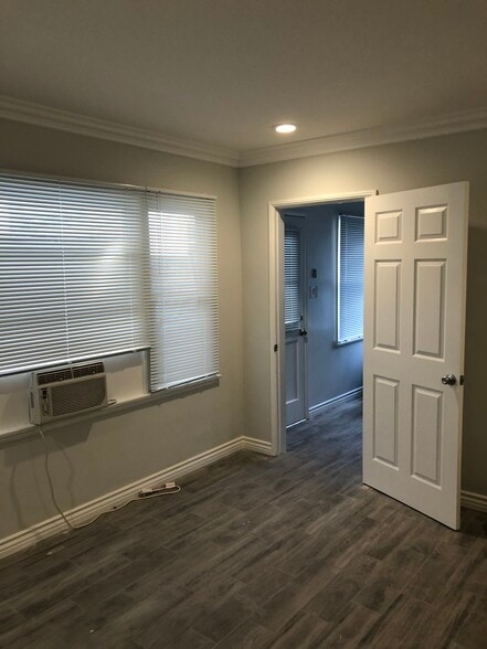 Living Room - 11666 Chandler Blvd