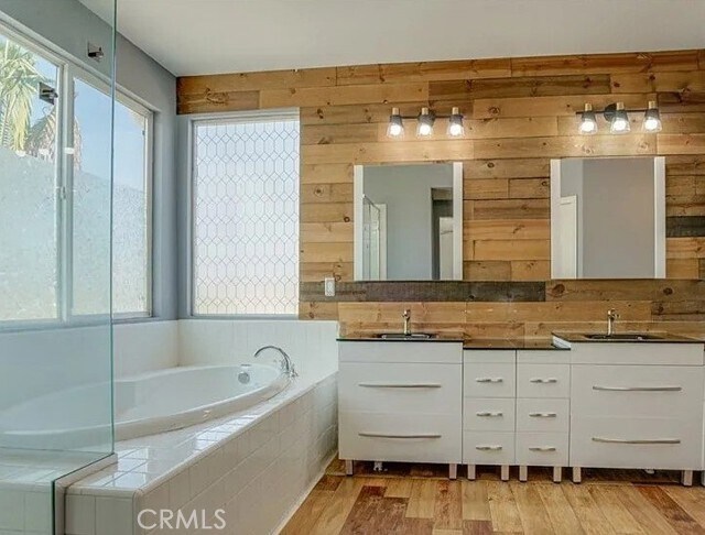 Building Photo - 12683 Palm View Way