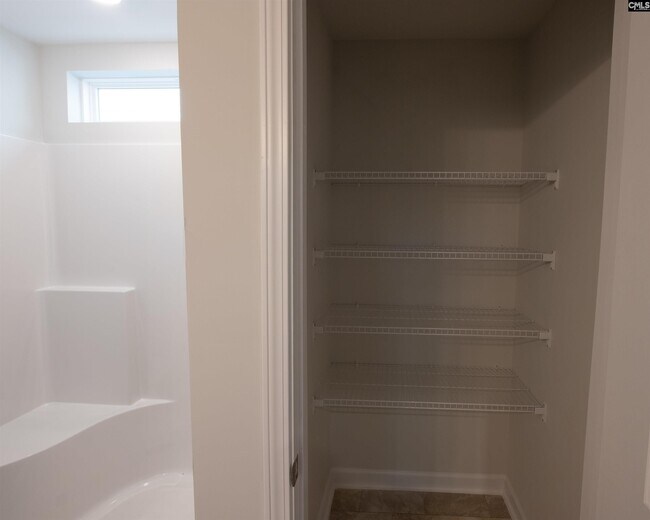 Building Photo - 572 Whippoorwill Dr