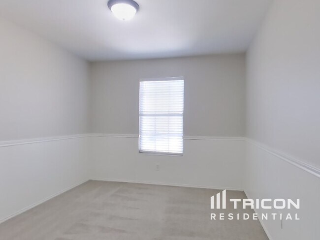 Building Photo - 145 Willow View