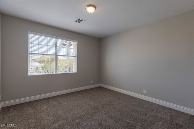 Building Photo - 2510 Putting Green Dr