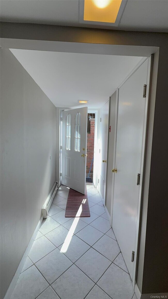 Building Photo - 60 Wheatfield Ln