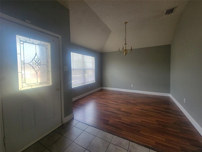 Building Photo - 829 Beaver Creek Dr