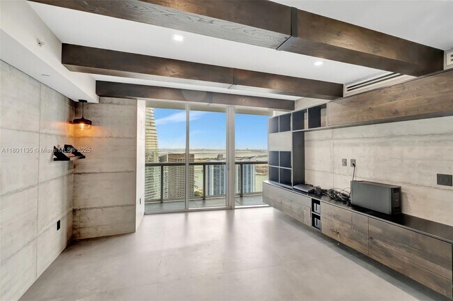 Building Photo - 495 Brickell Ave