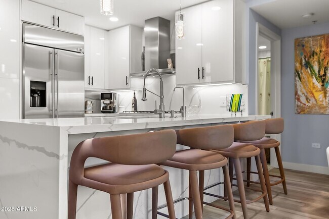 Building Photo - 7167 E Rancho Vista Dr