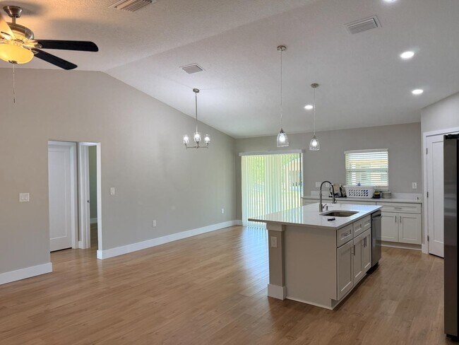 Building Photo - 2186 W G Martinelli Blvd