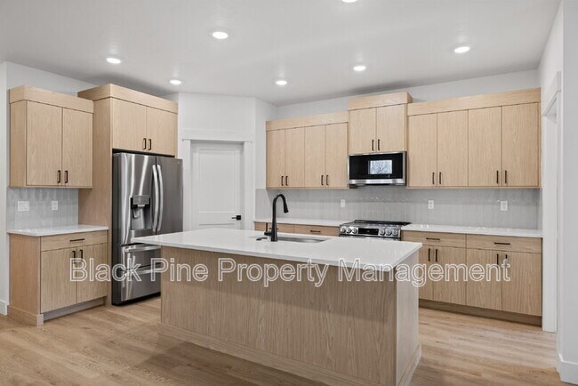 Building Photo - 4642 N Maple Grove Rd