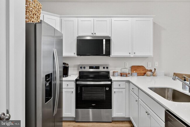 Building Photo - 37 Wisdom Ln