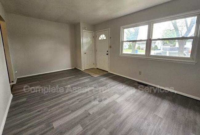 Building Photo - 934 N Wood St