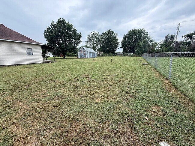 Building Photo - 810 N 12th St