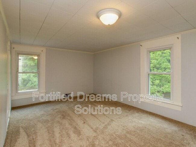 Building Photo - 7507 Greenlawn Dr