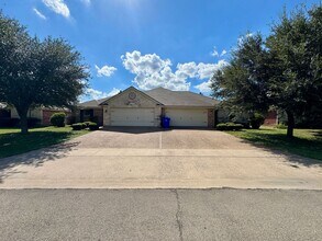Building Photo - Duplex