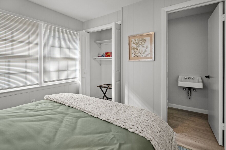 Building Photo - 149 E Main St