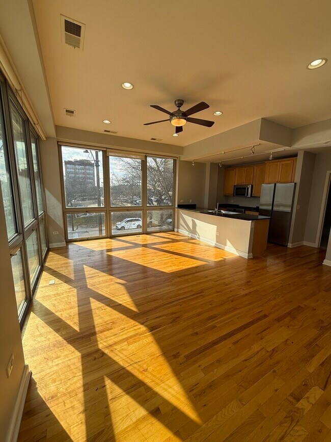 Building Photo - 2035 S Indiana Ave