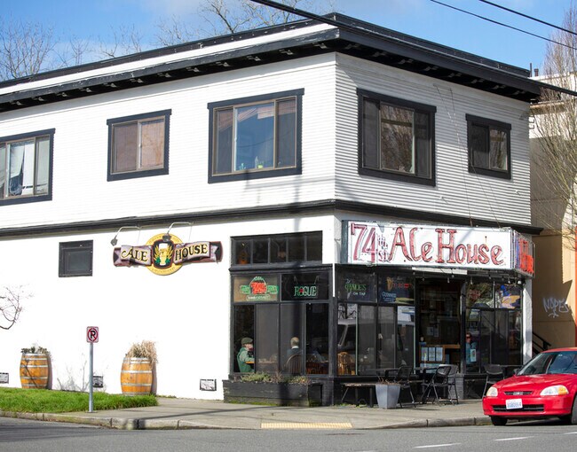 Building Photo - 709 N 68th St