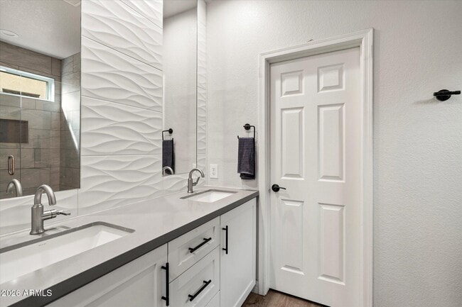 Building Photo - 6681 W Dublin Ln