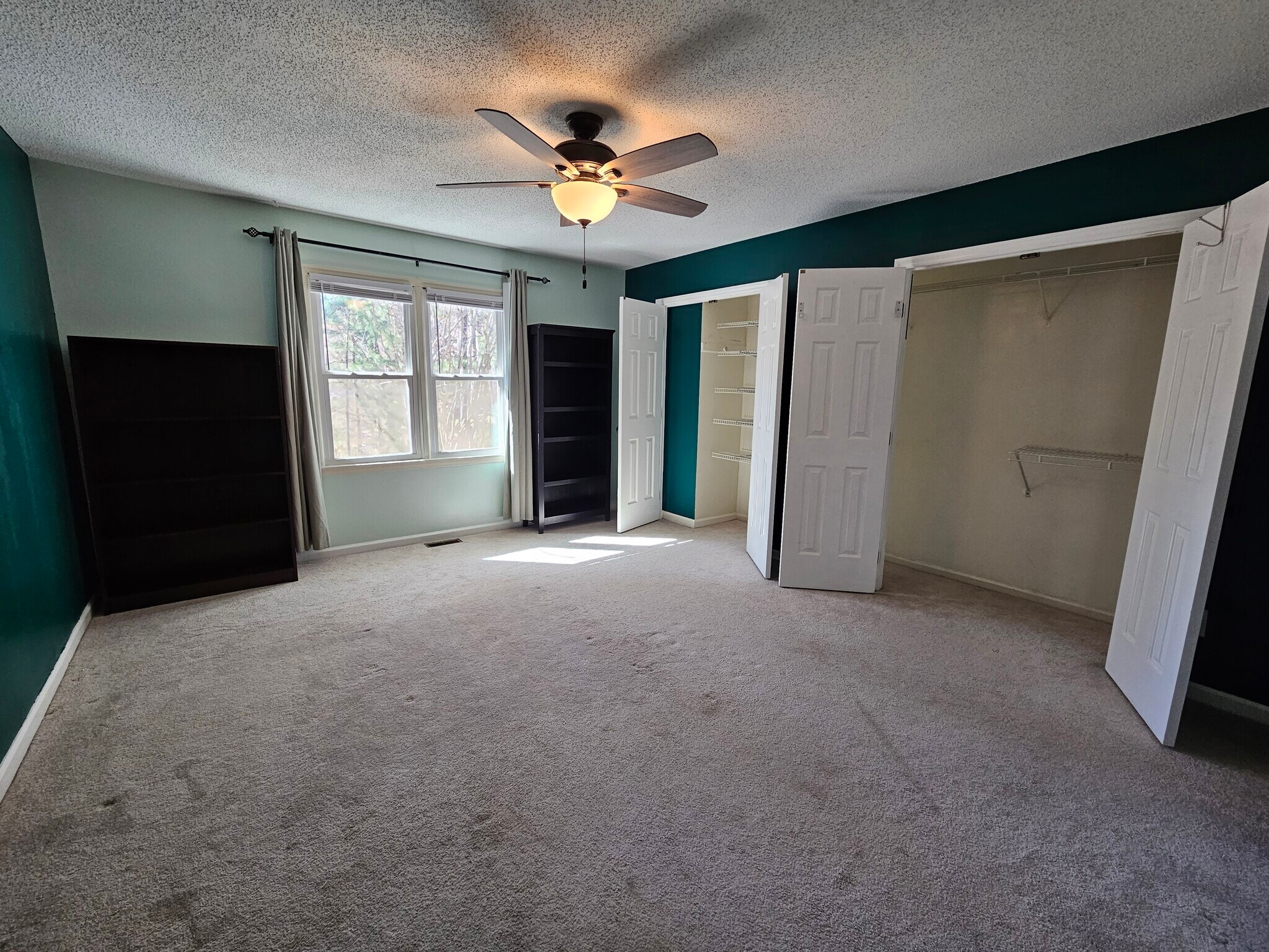 Building Photo - 117 Forest Oaks Dr