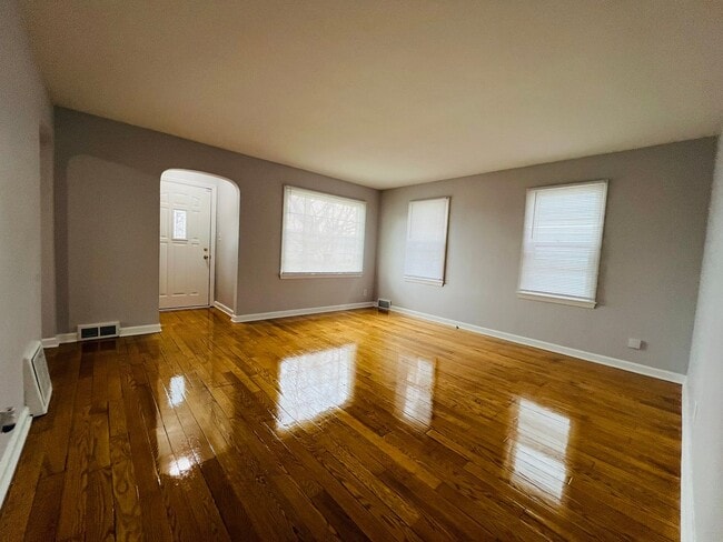 Building Photo - Elegant 4-bedroom Home with Chef’s Kitchen, 2 Full Bath, and Two-Car Garage