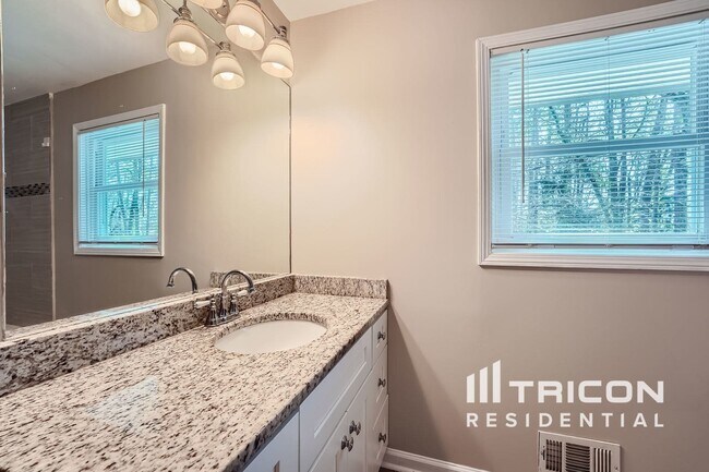 Building Photo - 1695 Virginia Cir