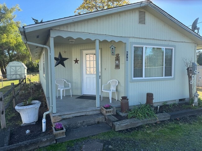 Building Photo - Super cute 2 bedroom, 1 bath house!