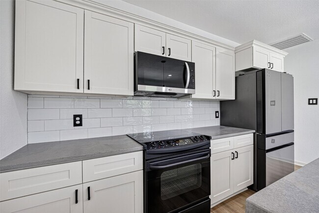Building Photo - 3701 Hutchins St