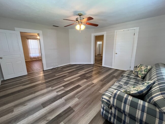 Building Photo - Charming 2 Bedroom  "Century Home" near do...