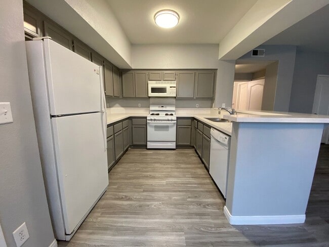 Building Photo - GORGEOUS CONDO IN GATED COMMUNITY NEAR SUMMERLIN