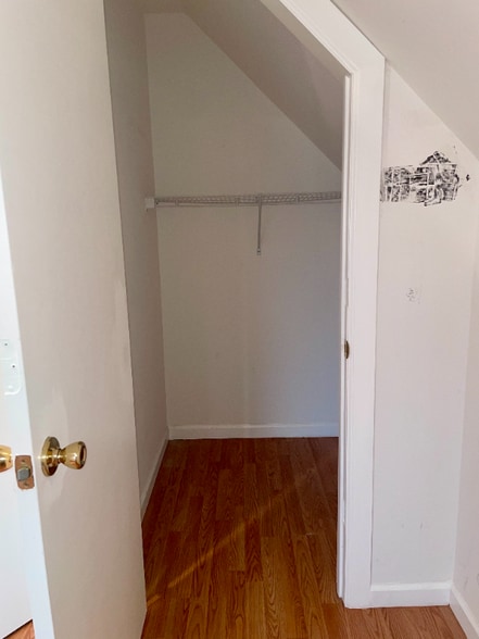 Building Photo - 523 N 5th St