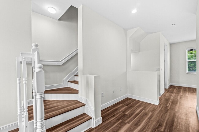 Building Photo - 536 NW 39th Cir