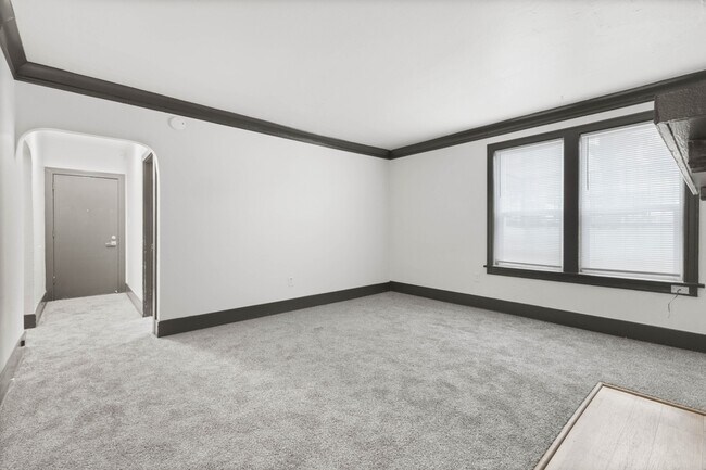 Building Photo - 16 N Broadway St