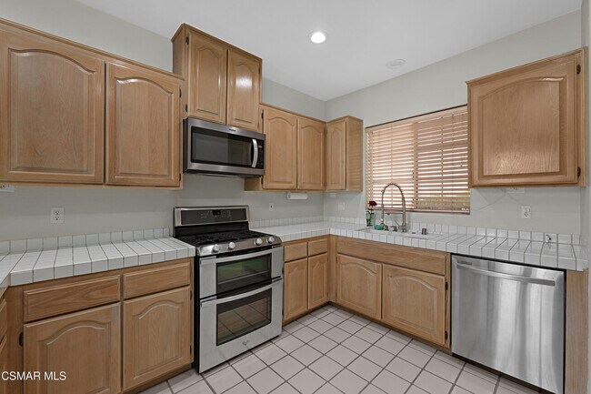 Building Photo - 1048 Mountain Oak Pl