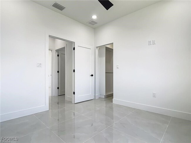 Building Photo - 323 NE 19th Terrace