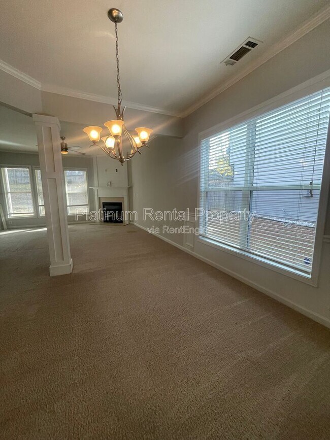 Building Photo - 5545 Weddington Dr