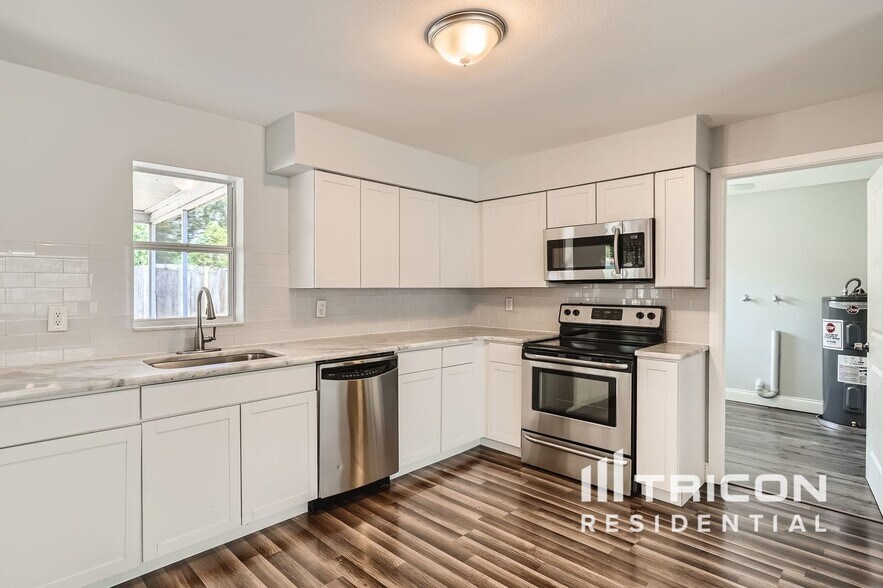 Building Photo - 2730 Avocado Dr