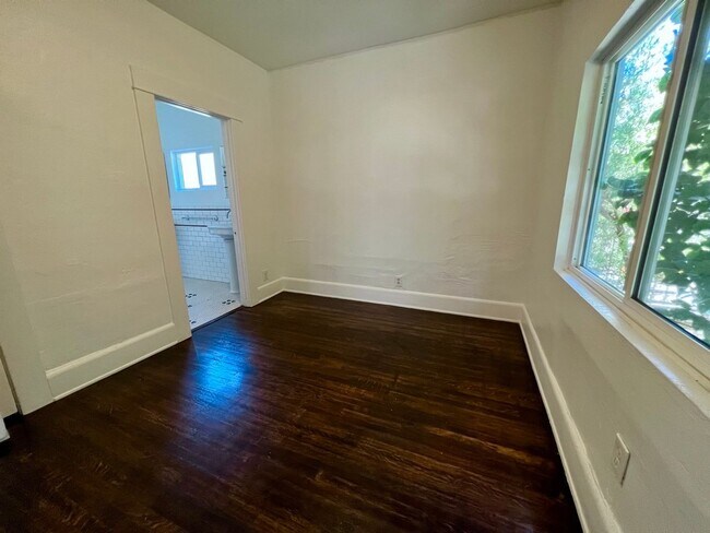 Building Photo - 2822 W Ave 33