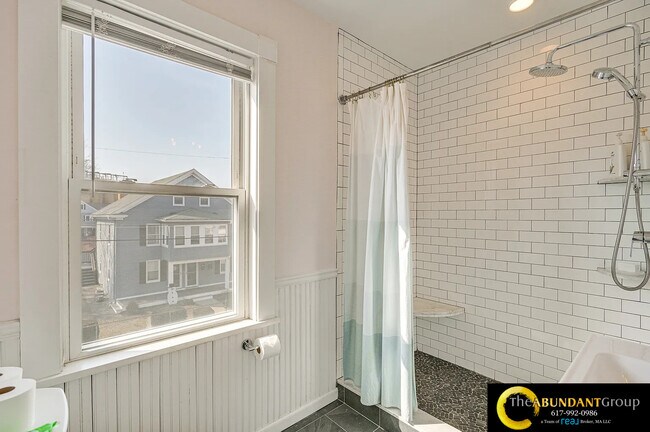 Building Photo - 44 Cottage St