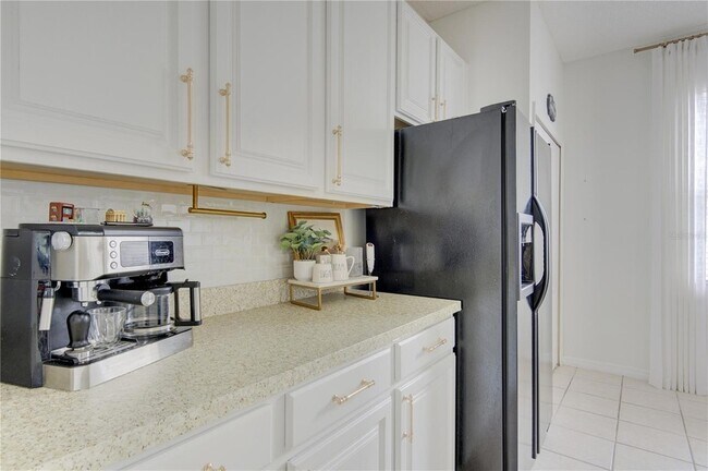 Building Photo - 963 Cherry Valley Way