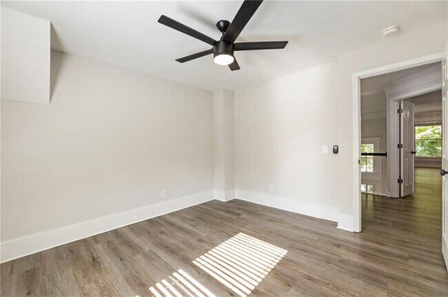 Building Photo - 330 Summerlin Dr