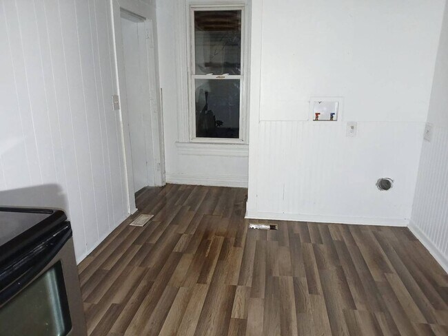 Building Photo - Spacious & Affordable Home In Lima!