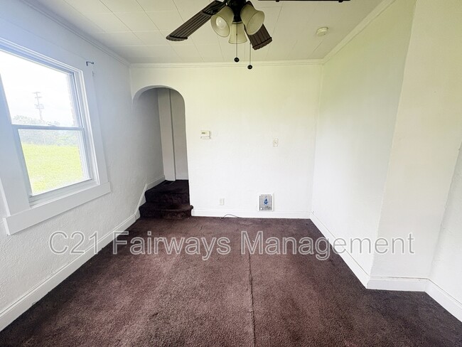 Building Photo - 877 Vankirk St