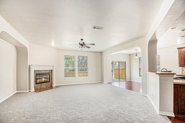 Building Photo - 605 Port Royale Way