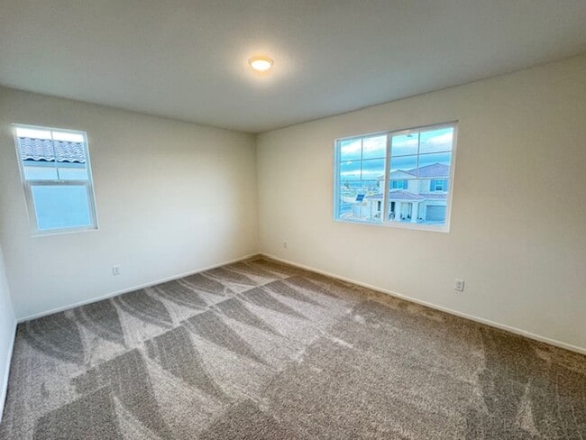 Building Photo - Newly built 5 + 3 With Solar! $4000/Month