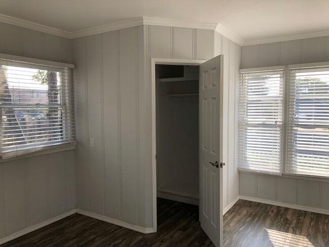 Building Photo - 1815 W Victory Blvd