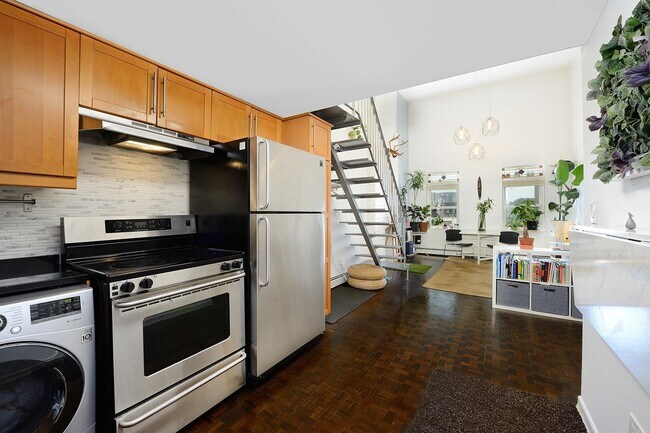 Primary Photo - 212 9th St