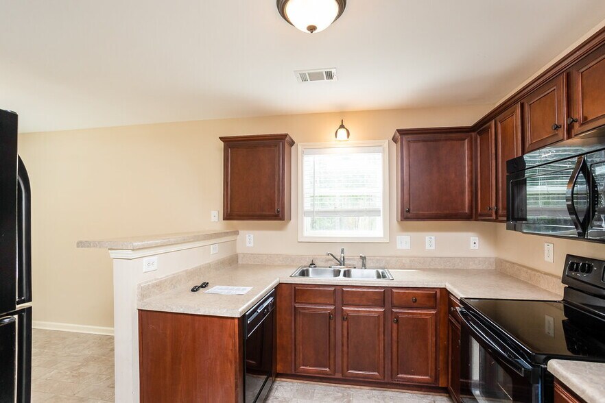Building Photo - 233 Logan Creek Ln