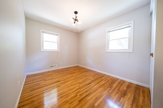 Building Photo - 2817 W 109th St