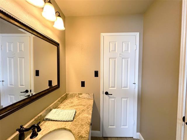 Building Photo - 10401 Forrest Dr