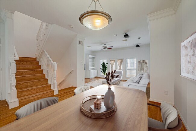 Building Photo - 1507 Roy St